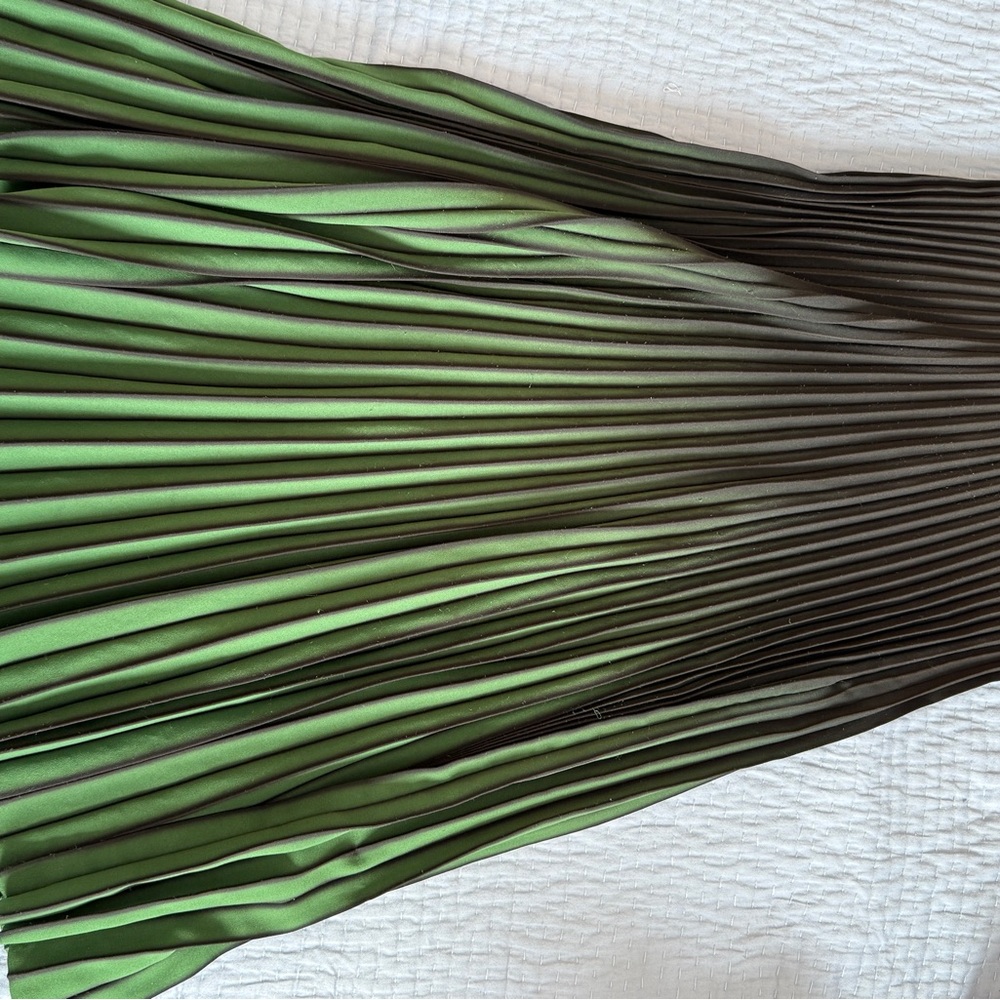 Elegant Green Pleated Skirt